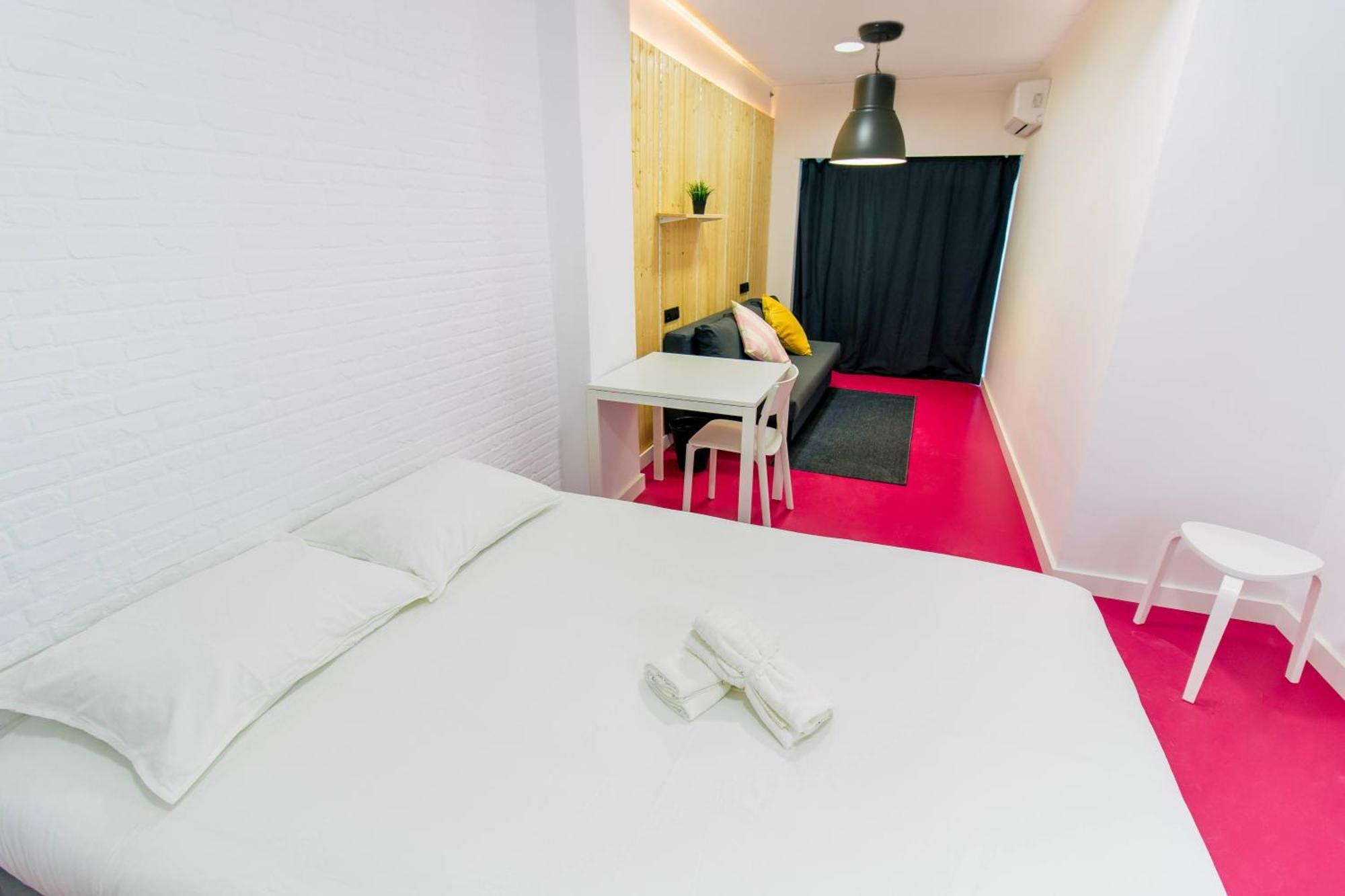 Koala Hostel Mercado อาลิกันเต ภายนอก รูปภาพ