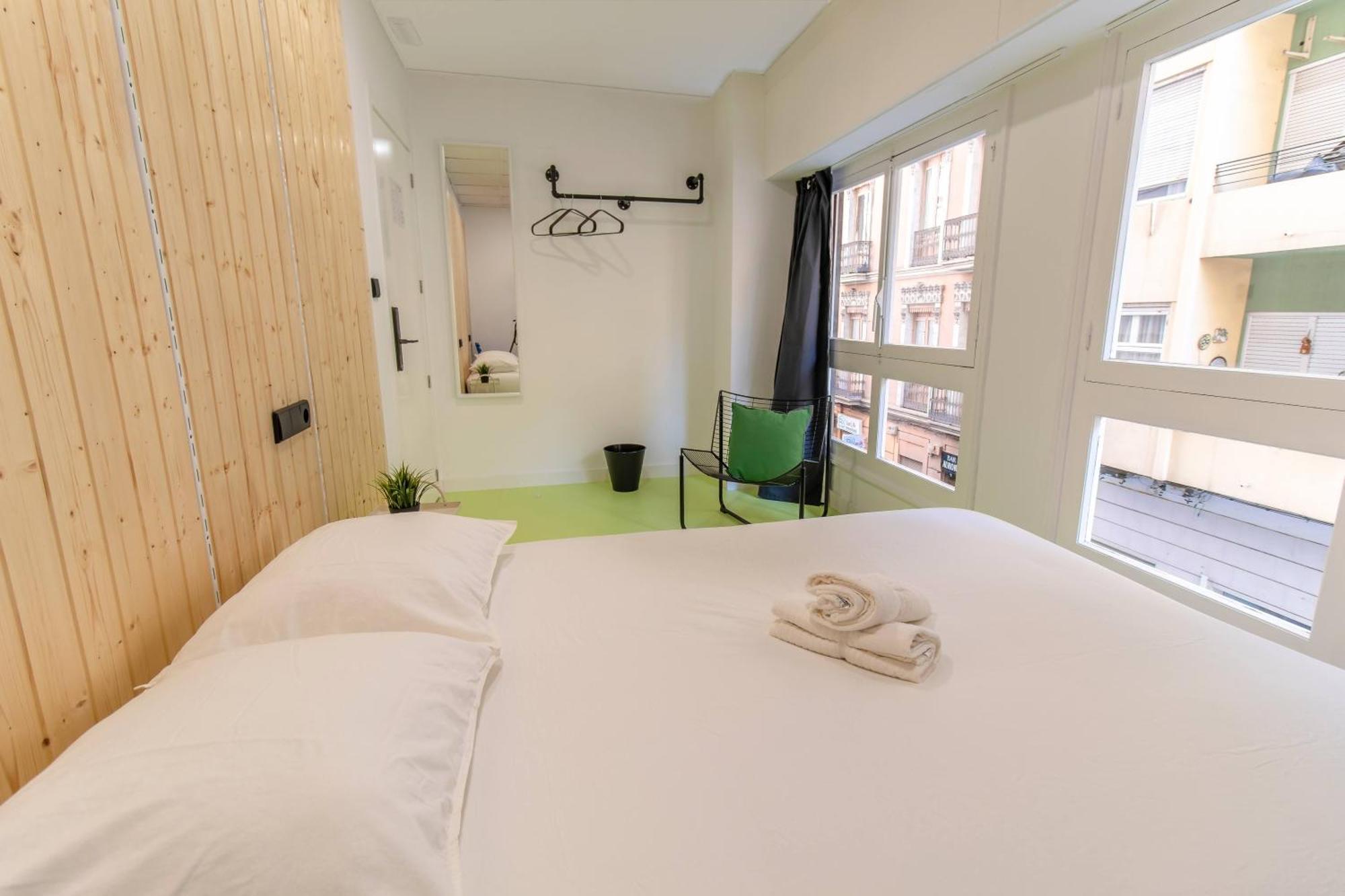 Koala Hostel Mercado อาลิกันเต ภายนอก รูปภาพ