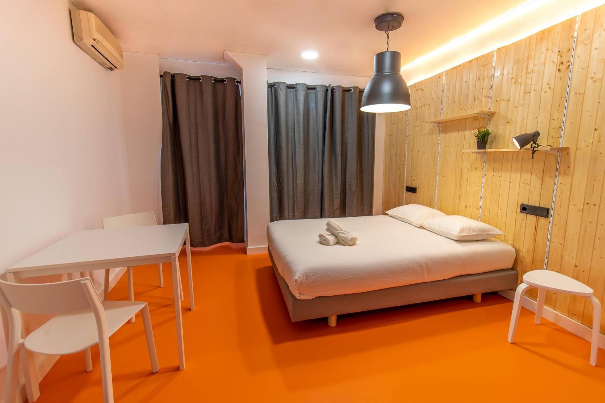 Koala Hostel Mercado อาลิกันเต ภายนอก รูปภาพ