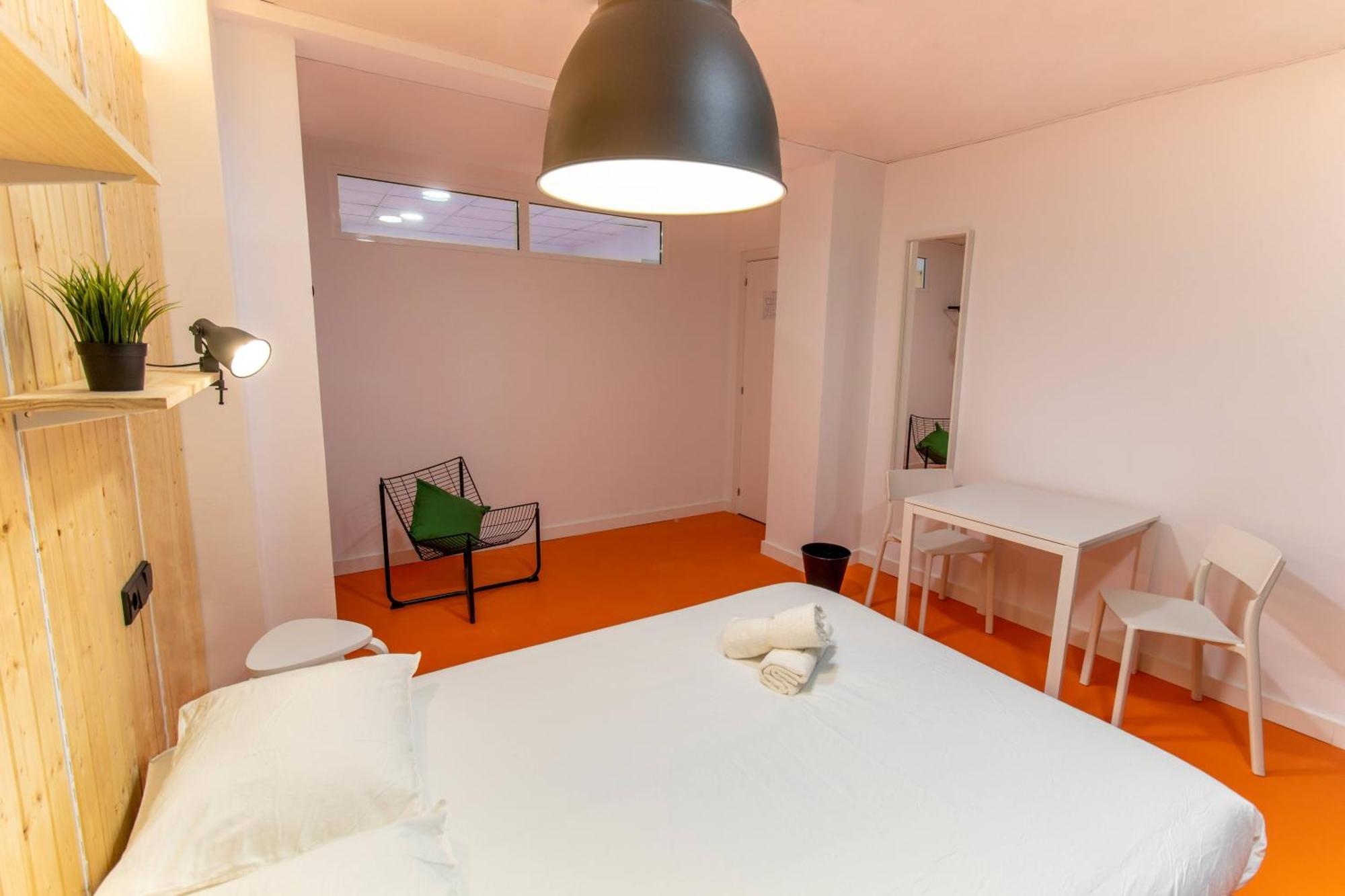 Koala Hostel Mercado อาลิกันเต ภายนอก รูปภาพ