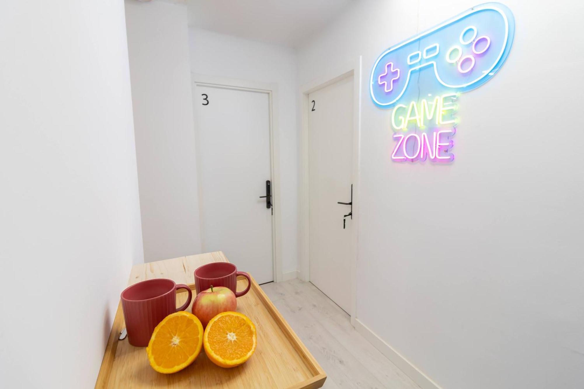 Koala Hostel Mercado อาลิกันเต ภายนอก รูปภาพ