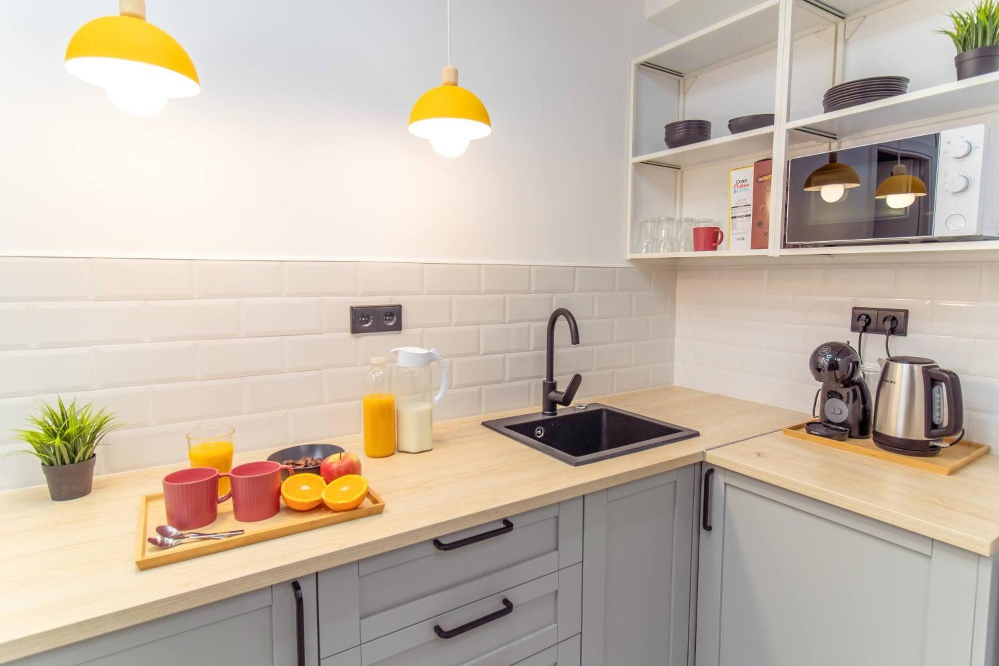 Koala Hostel Mercado อาลิกันเต ภายนอก รูปภาพ