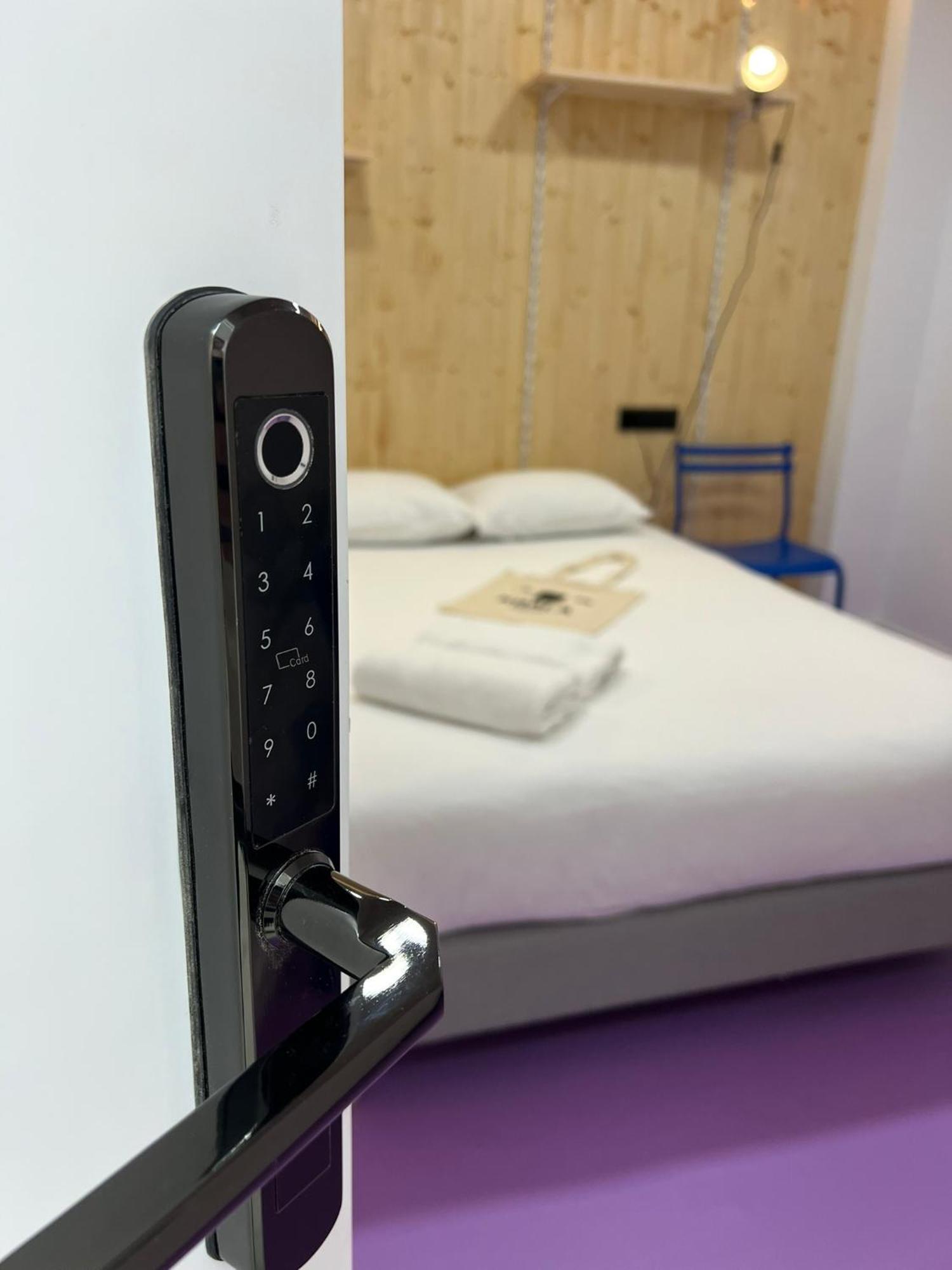 Koala Hostel Mercado อาลิกันเต ภายนอก รูปภาพ